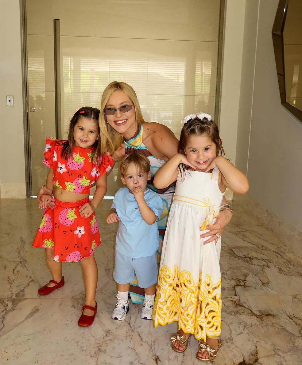 Virginia Fonseca com os filhos Maria Alice, José Leonardo e Maria Flor — Foto: Reprodução/Instagram