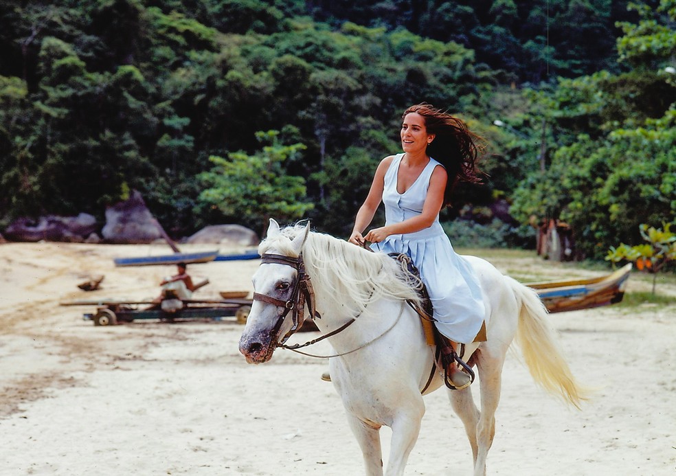 Gloria Pires como Ruth, a gêmea boa, em 'Mulheres de Areia' (Globo, 1993) — Foto: TV Globo