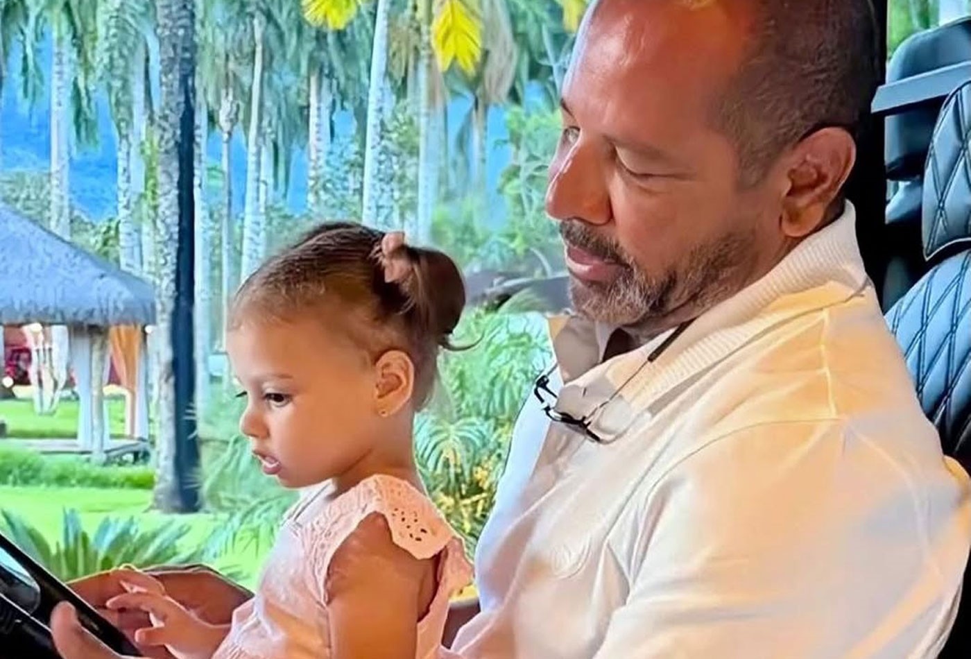 Pai de Neymar parabeniza a neta Helena: 