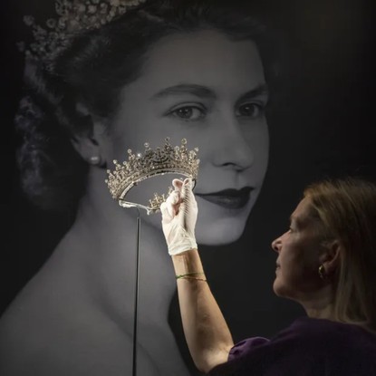 Tiara Girls of Great Britain and Ireland era preferida da Rainha Elizabeth II