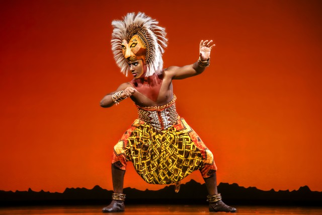 Simba em 'O Rei Leão', Thales Cesar vendia café na rua e ainda canta em ...