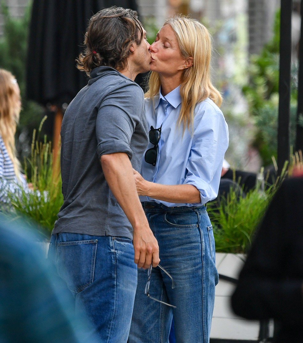 Gwyneth Paltrow e o marido, Brad Falchuk — Foto: The Grosby Group