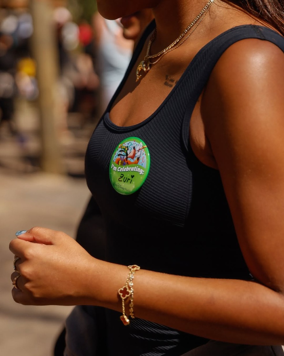 Ludmilla e Brunna Gon&ccedil;alves aproveitam reta final de gravidez na Disney &mdash; Foto: Reprodu&ccedil;&atilde;o/Instagram