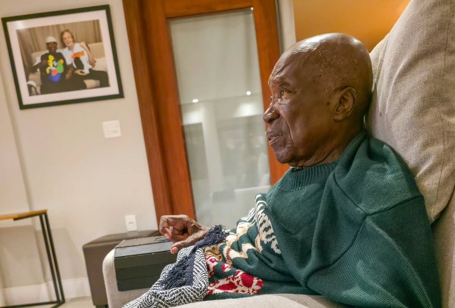 Filho desabafa após Milton Nascimento ser diagnosticado com demência: 'Entramos em uma montanha-russa'