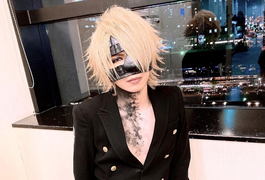 the GazettE　REITA衣装　漆黒 Reita, baixista da banda japonesa The GazettE, morre aos 42 anos