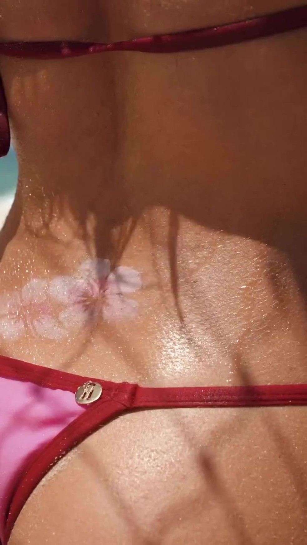 Jade Picon joga futevôlei na praia — Foto: Reprodução/Instagram