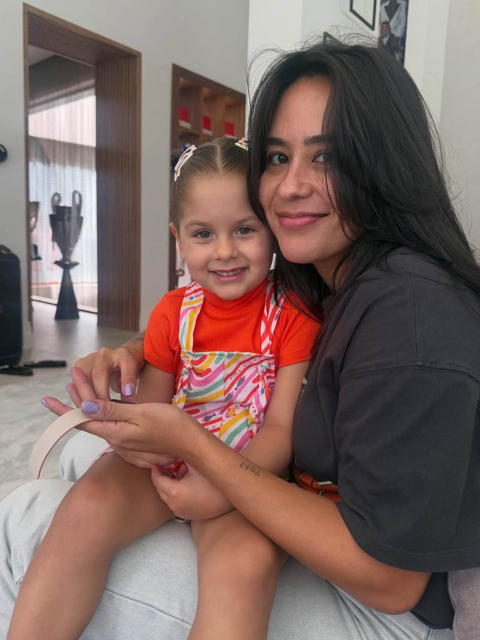 Monyque Isabella e a sobrinha Maria Flor — Foto: Reprodução/ Instagram