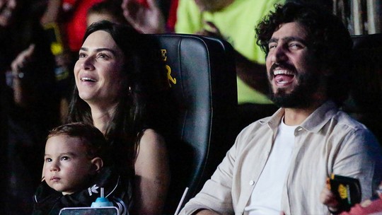 Thaila Ayala e Renato Góes se divertem em dia de circo com o filho