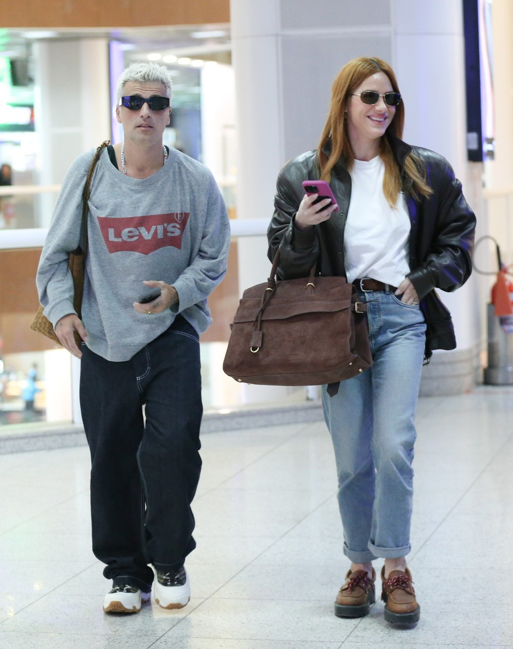 Bruno Gagliasso e Giovanna Ewbank embarcam estilosos em aeroporto no ...
