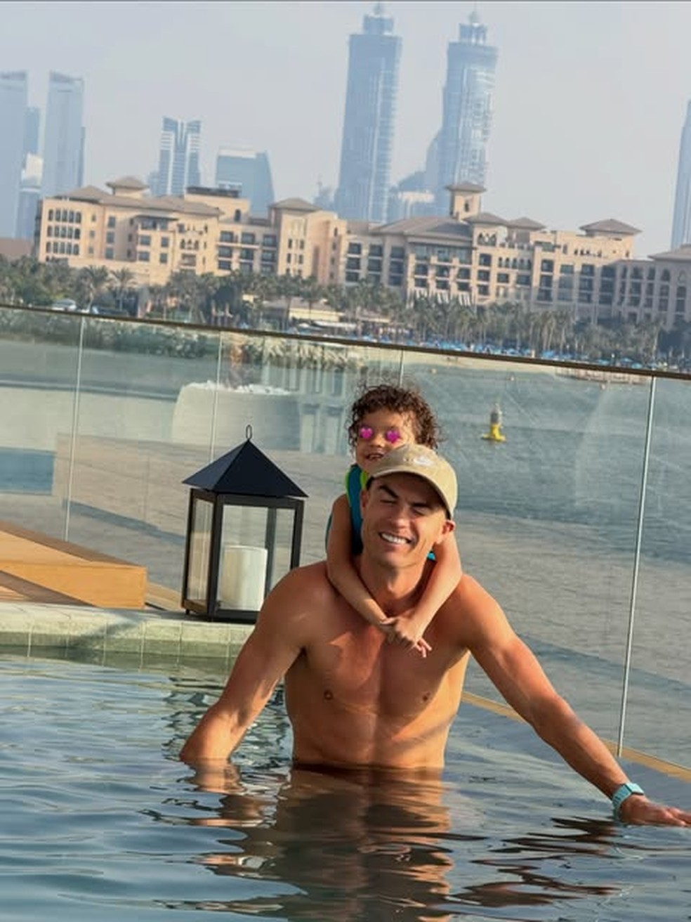 Cristiano Ronaldo com a filha — Foto: Reprodução/Instagram