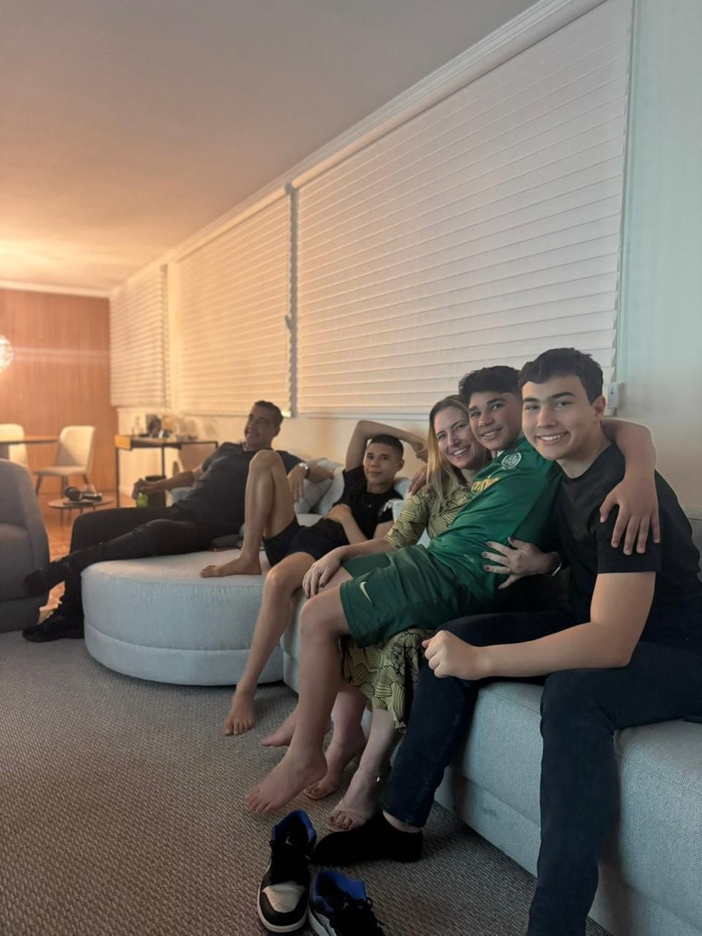 Família reunida em novo apartamento — Foto: Reprodução/Instagram