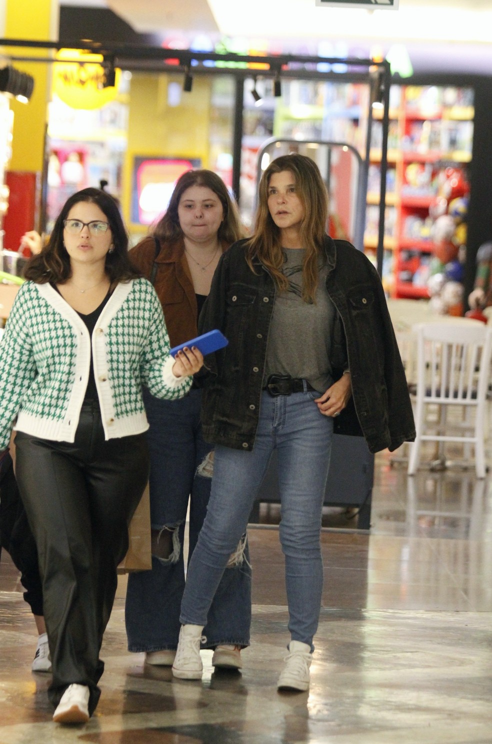 Cristiana Oliveira e as filhas, Rafaella e Antônia Hellena — Foto: Adão/AgNews