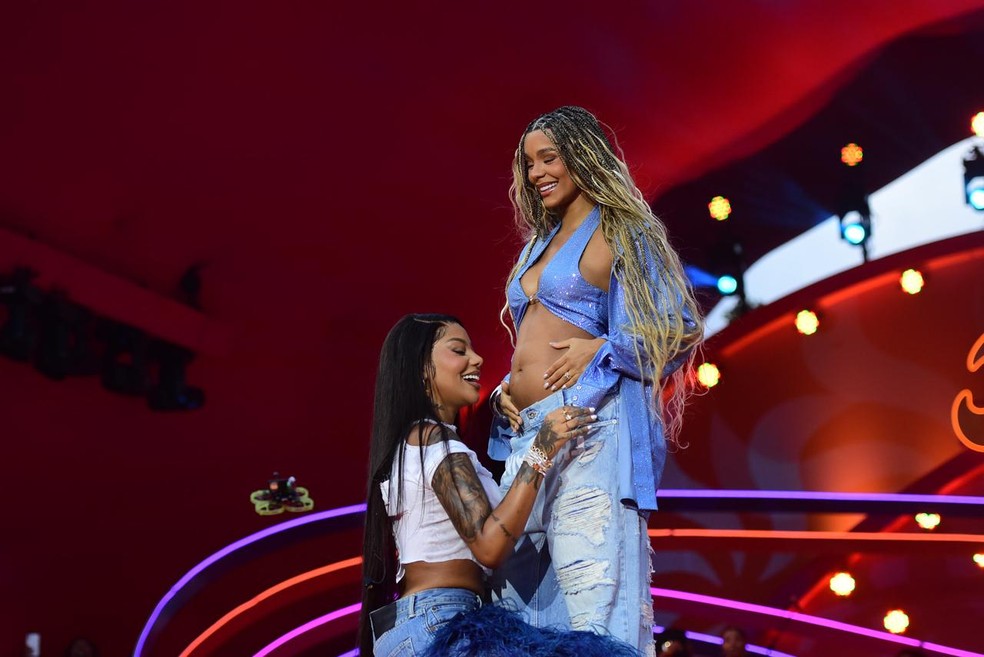 Ludmilla anuncia gravidez da esposa Brunna Gonçalves no Numanice — Foto: Will Dias / Brazil News