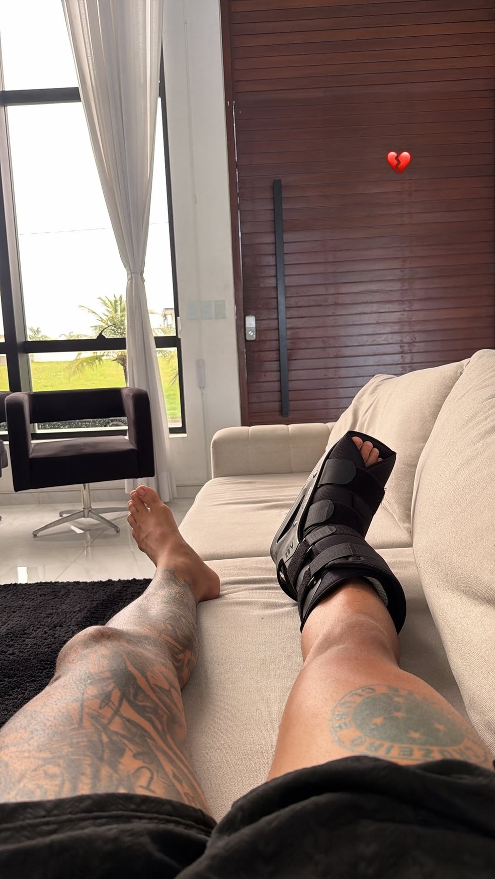 Anderson Neiff se lesionou jogando futebol — Foto: Reprodução/Instagram