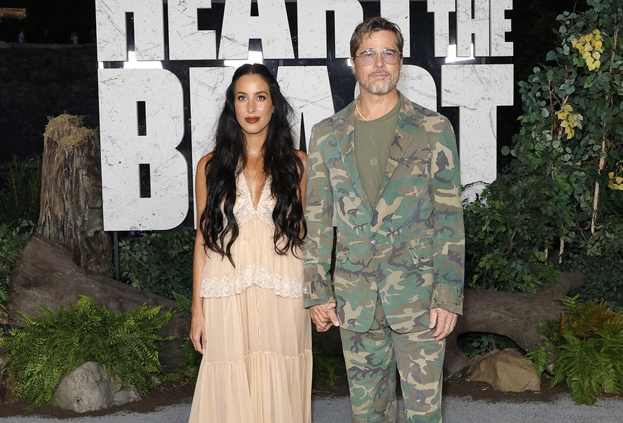 Brad Pitt e a namorada, Ines de Ramon, fazem aparição rara em première