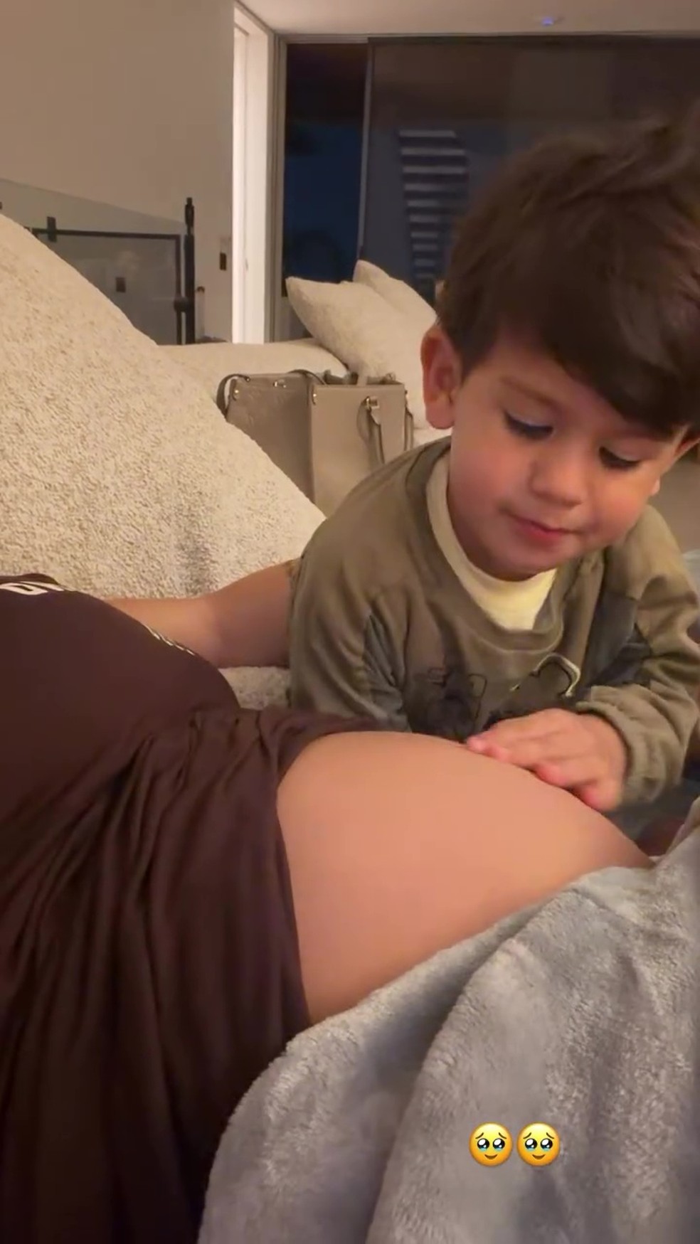 Jheny Santucci e o filho mais velho, Gabriel — Foto: Reprodução/Instagram
