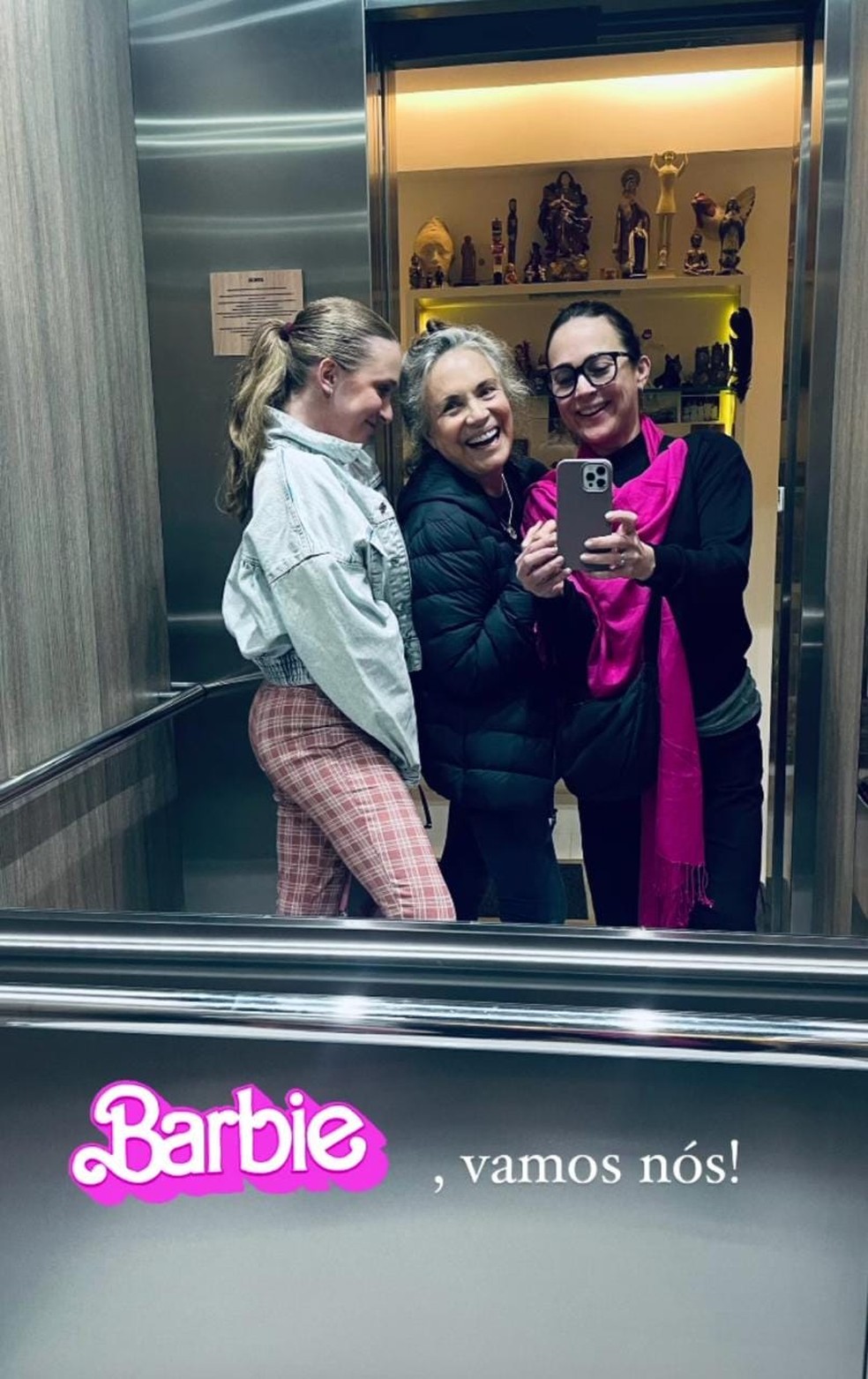 Regina Duarte vai ao cinema com a filha, Gabriela Duarte, e a neta Manuela — Foto: Reprodução do Instagram