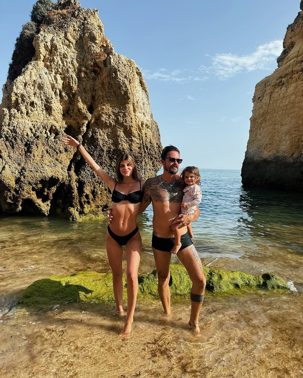 Paulo Vilhena com a esposa, Maria Luiza, e a filha do casal, Manoela — Foto: Reprodução/Instagram