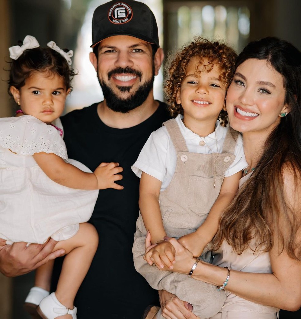 Biah Rodrigues e Sorocaba são pais de Theo e Fernanda — Foto: Reprodução/Instagram