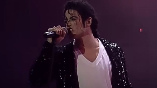 Jaqueta usada por Michael Jackson no clipe de 'Billie Jean' será leiloada; veja o preço!