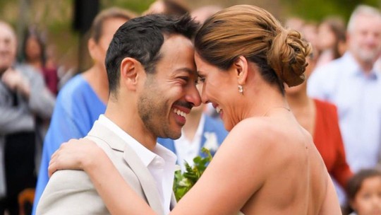 Rafaela Mandelli abre álbum de fotos de casamento com Rodrigo Leonardo: 'Nos amamos'