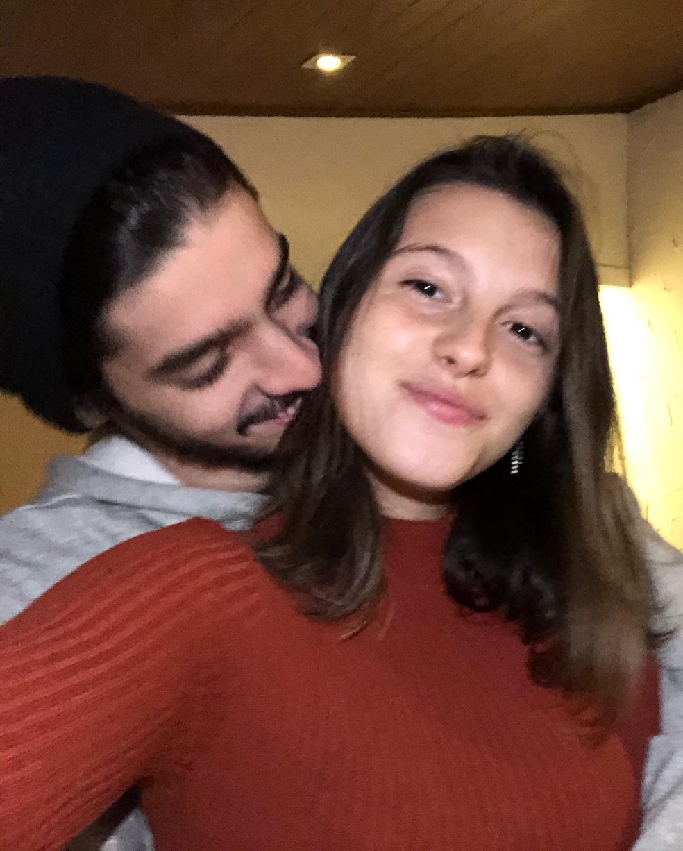Escritora Lara Rodi, irmã de Cauã Reymond, e Matheus Costa comemoram 5 ...