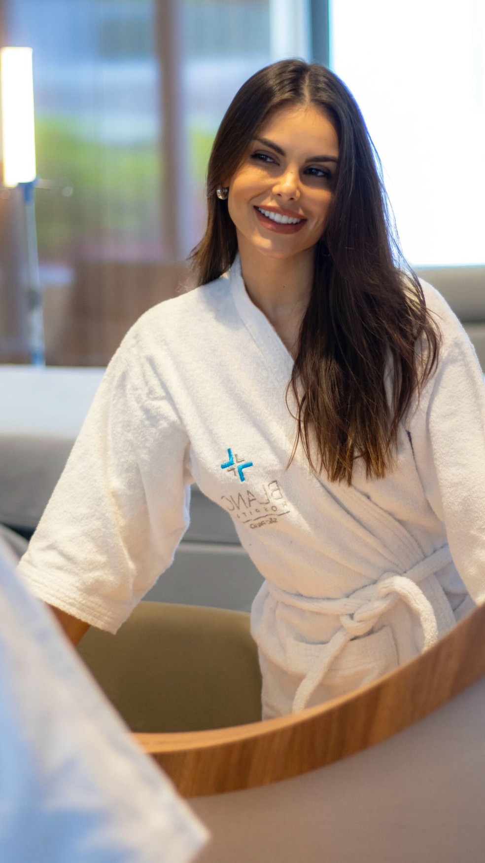 Amanda Kimberlly troca próteses de silicone nos seios com cirurgiã de  Neymar: 'Nova versão'