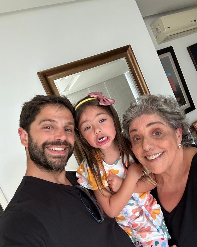 Leda Nagle compartilha momentos com Duda Nagle e a neta Zoe no Rio