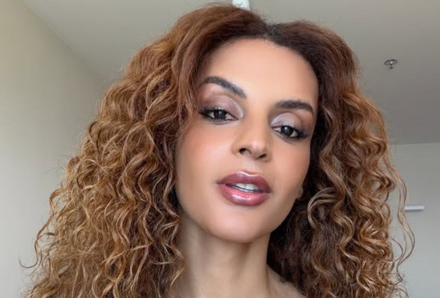Gabriela Loran conta como protege a saúde mental de críticas na web: 
