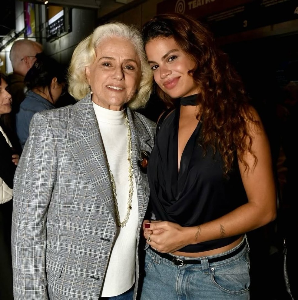Clara Buarque abre álbum de fotos raras com a avó Marieta Severo — Foto: Reprodução/Instagram