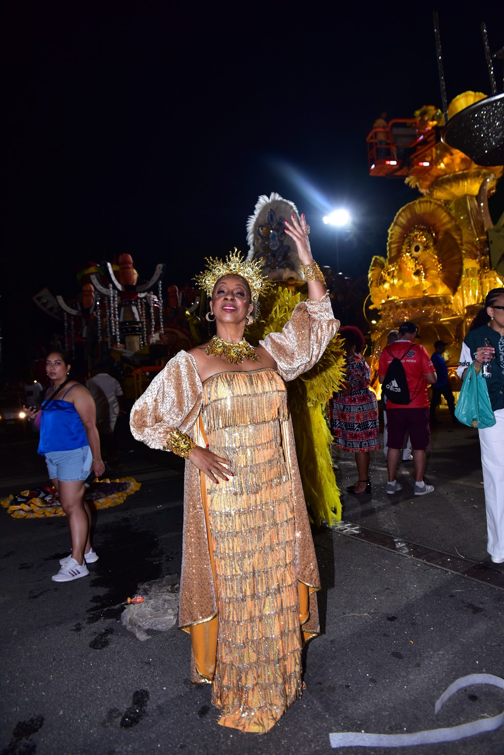 Veja famosos no desfile da Mocidade Alegre, campeã do Carnaval