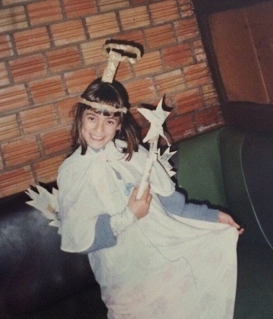 Andressa Urach aos 7 anos, caracterizada como anjinho para uma apresentação em 1994 — Foto: Arquivo pessoal