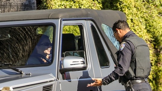 Kendall Jenner é parada e toma multa por passar em sinal vermelho
