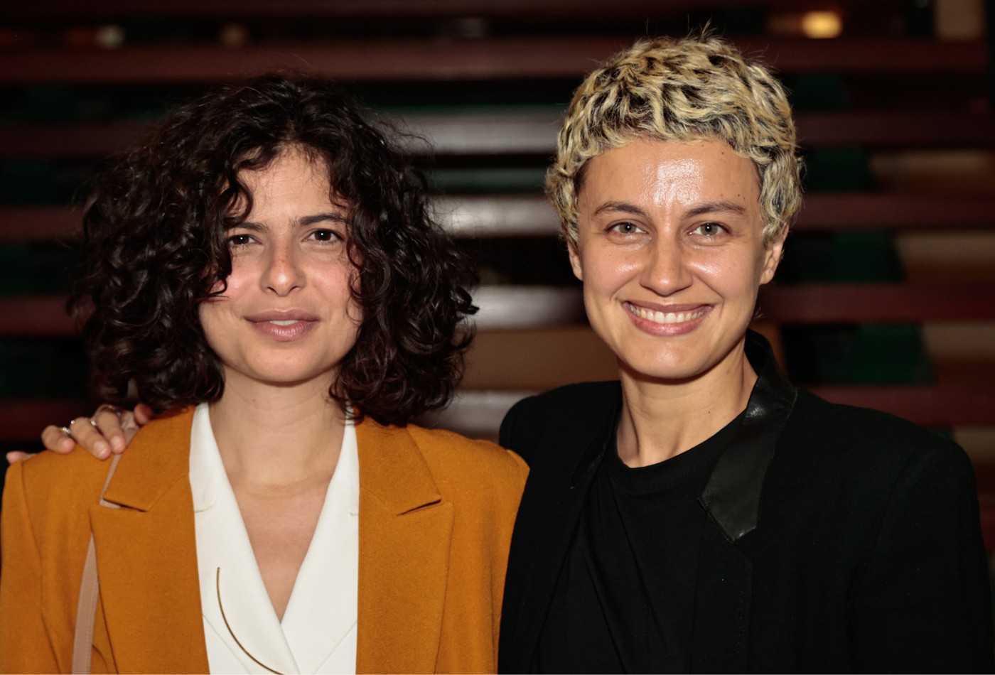 Filha de Debora Bloch e Olivier Anquier faz rara aparição com esposa em evento na capital paulista; fotos - Foto