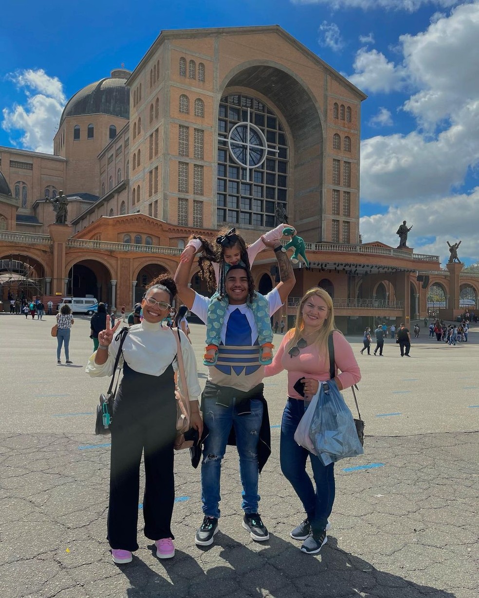 Católica, Maria Mariá fez visita ao Santuário Nacional de Aparecida, em São Paulo, com a família — Foto: Reprodução/Instagram