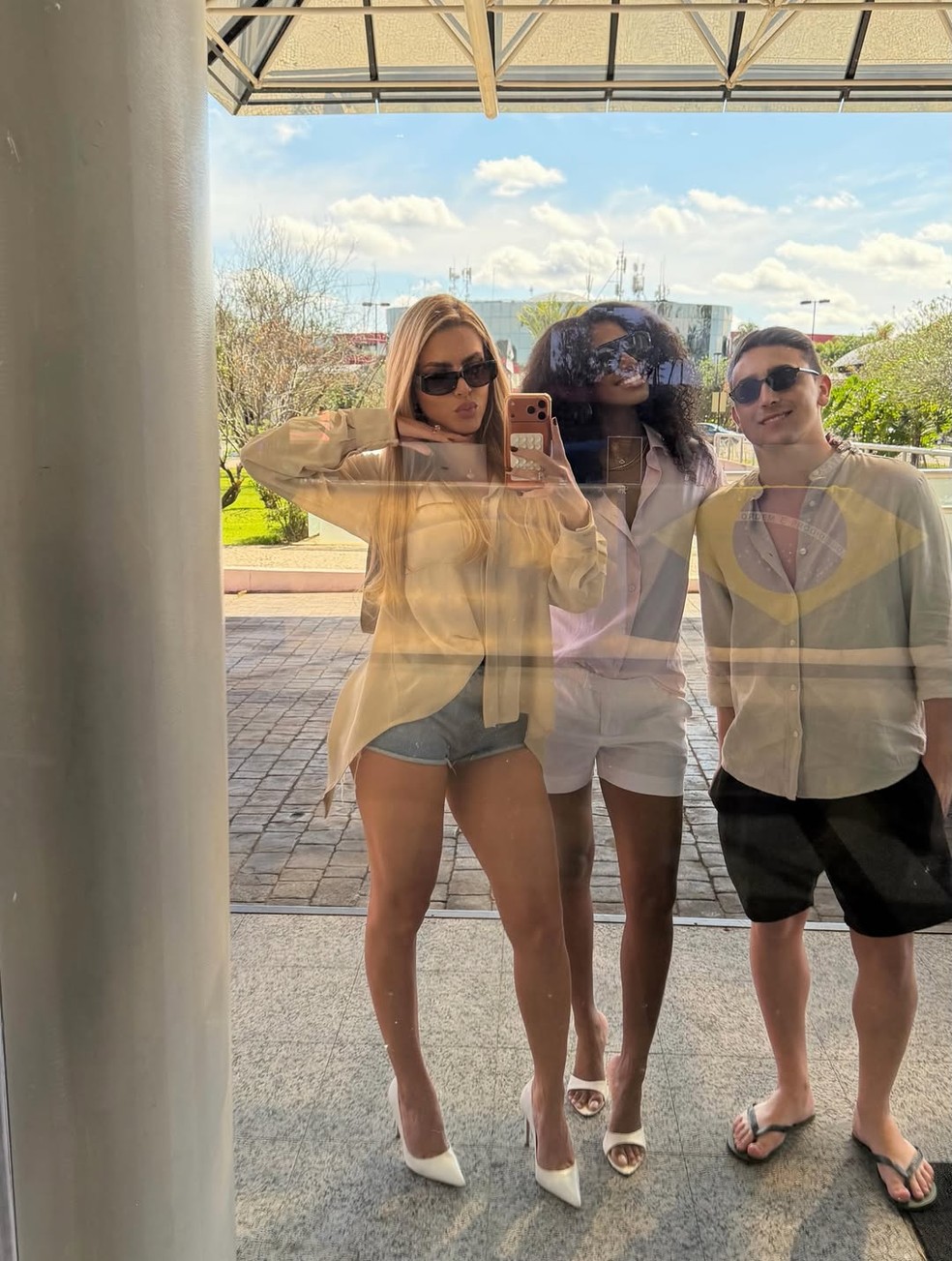 Erika Schneider e Tina Calamba curtem dia em Brasília — Foto: Reprodução/Instagram