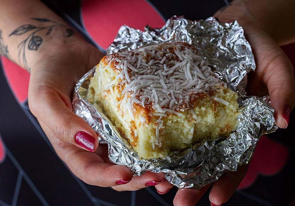 Bolo gelado de coco do Lá na Vó — Foto: Reprodução/Instagram