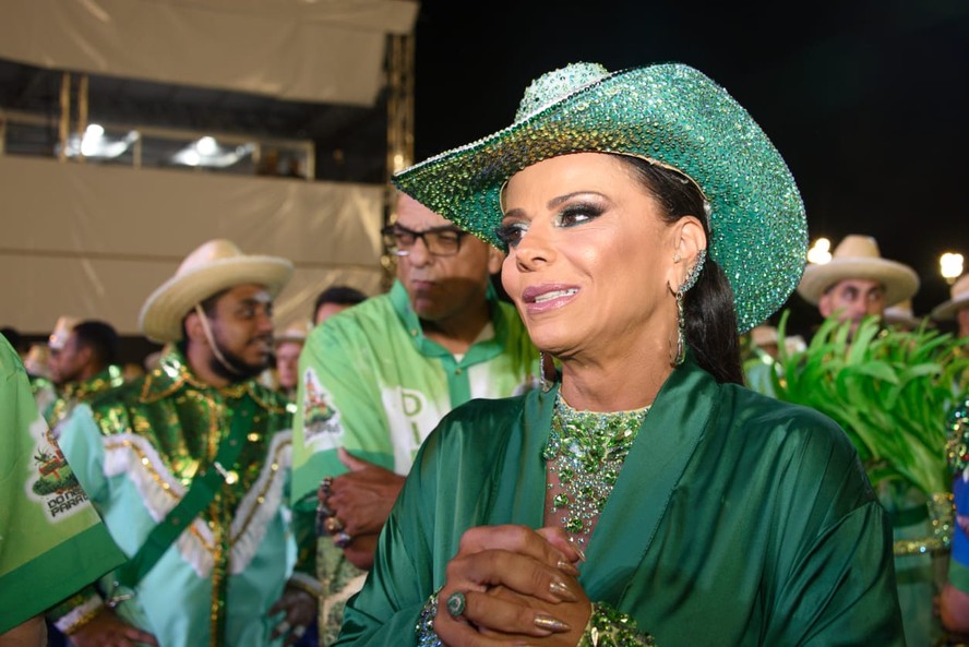 Viviane Araujo é rainha de bateria da Mancha Verde