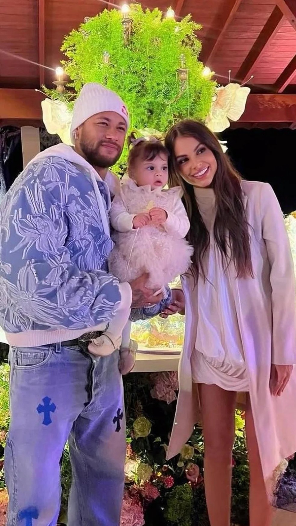Neymar e Amanda Kimberlly com a filha, Helena — Foto: Reprodução Instagram