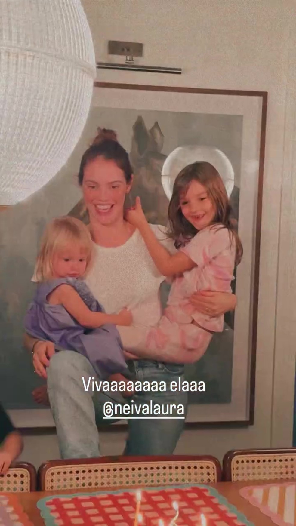 Laura Neiva faz 33 anos e comemora em festinha com a família — Foto: Reprodução/Instagram