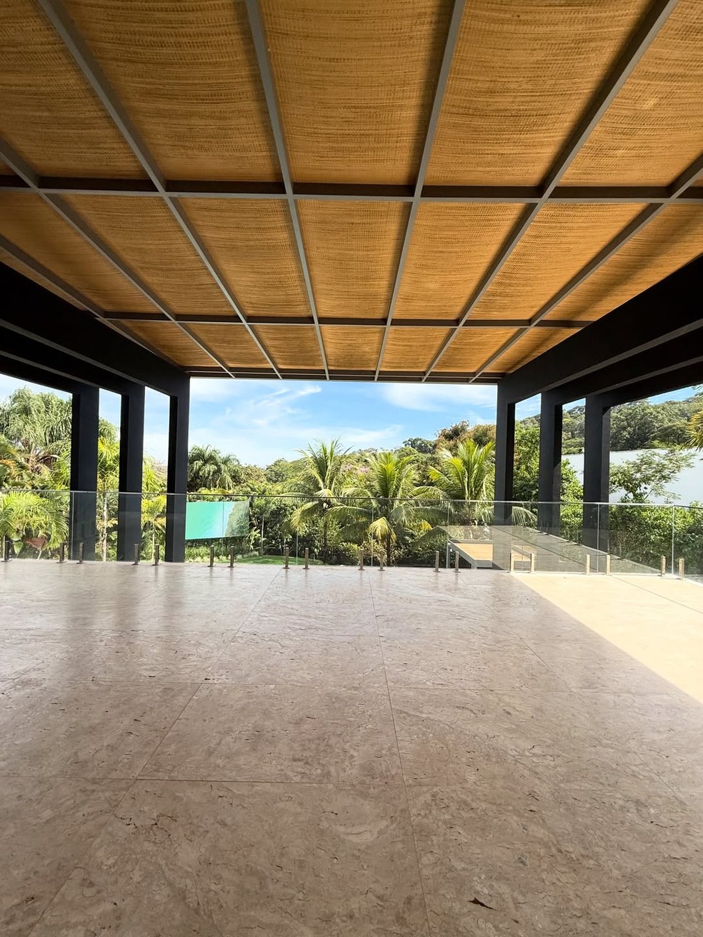 Com seis suítes e piscina com telão de LED, nova mansão de Zé Felipe em Goiânia é avaliada em R$ 24 milhões — Foto: @joaodosimoveiss