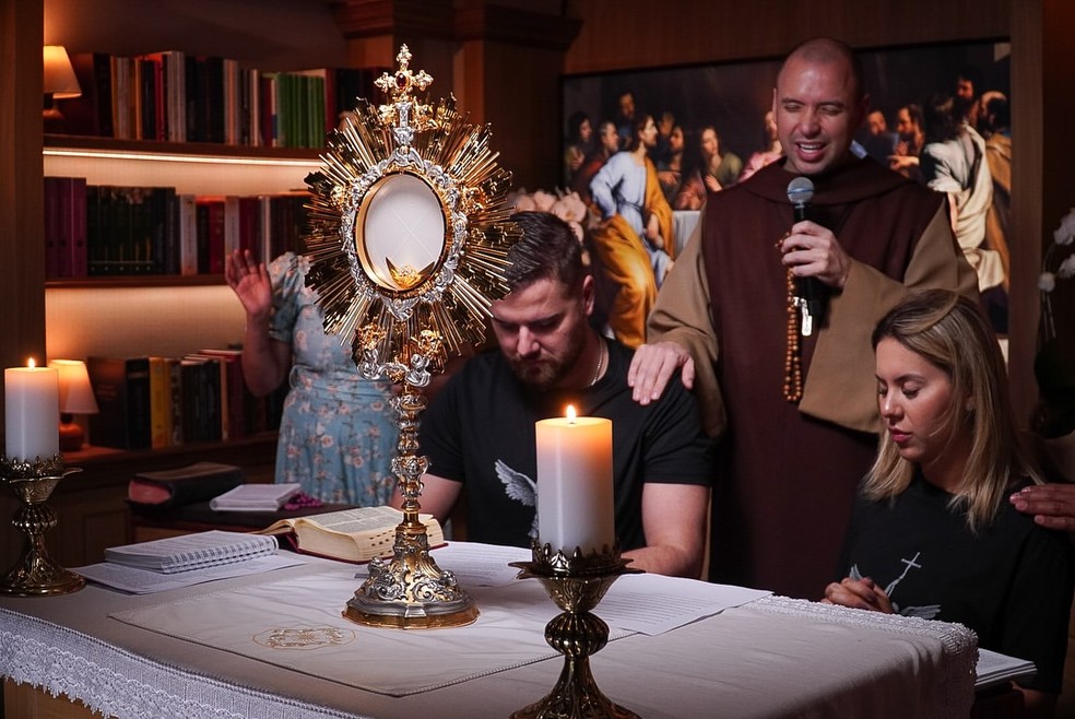 Natália Toscano aparece com Zé Neto em momento religioso após boatos de ...