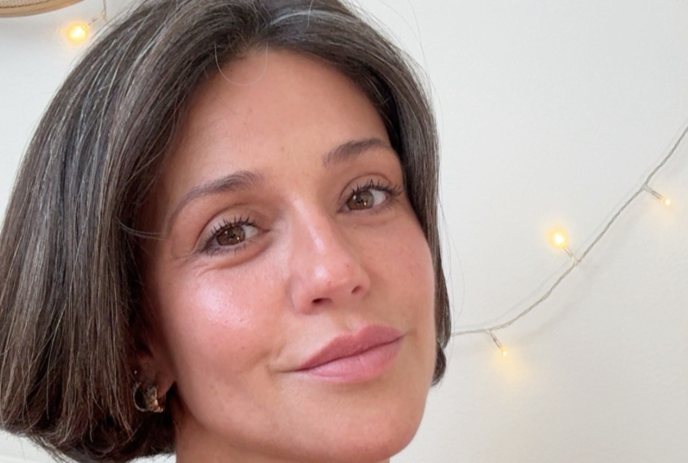 Priscila Sol reflete sobre pressões estéticas e recorda lipo feita aos 20 anos - QTU Questões do Universo