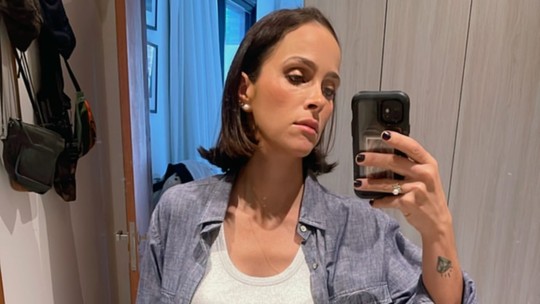 Letícia Cazarré mostra barriguinha da sexta gravidez em selfies