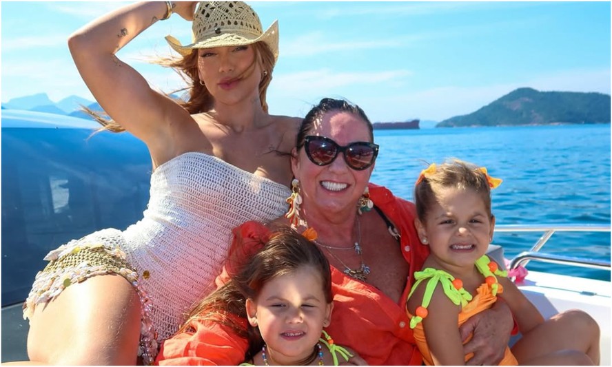 Virginia Fonseca posta cliques com os três filhos e a mãe em iate; veja  fotos