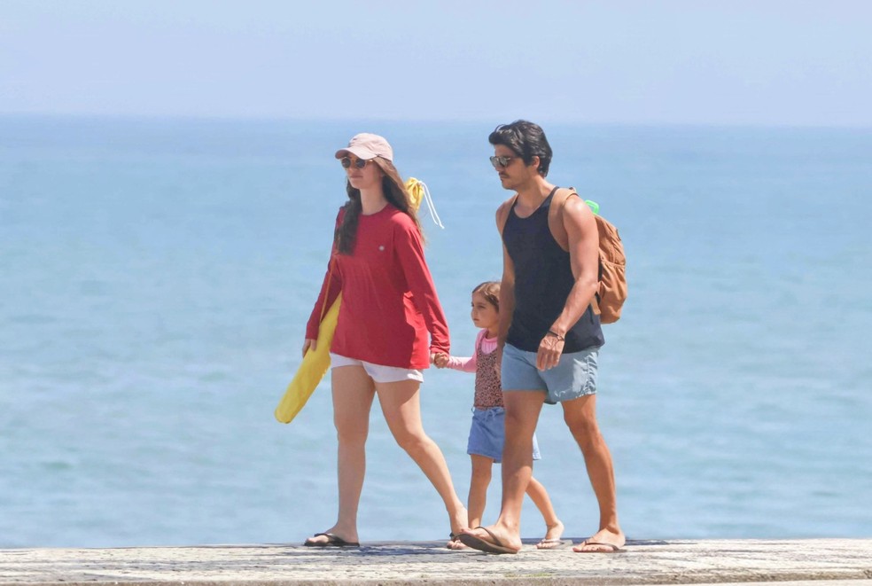 Nathalia Dill e Pedro Curvello com a filha, Eva, de 5 anos — Foto: Daniel Delmiro/AgNews