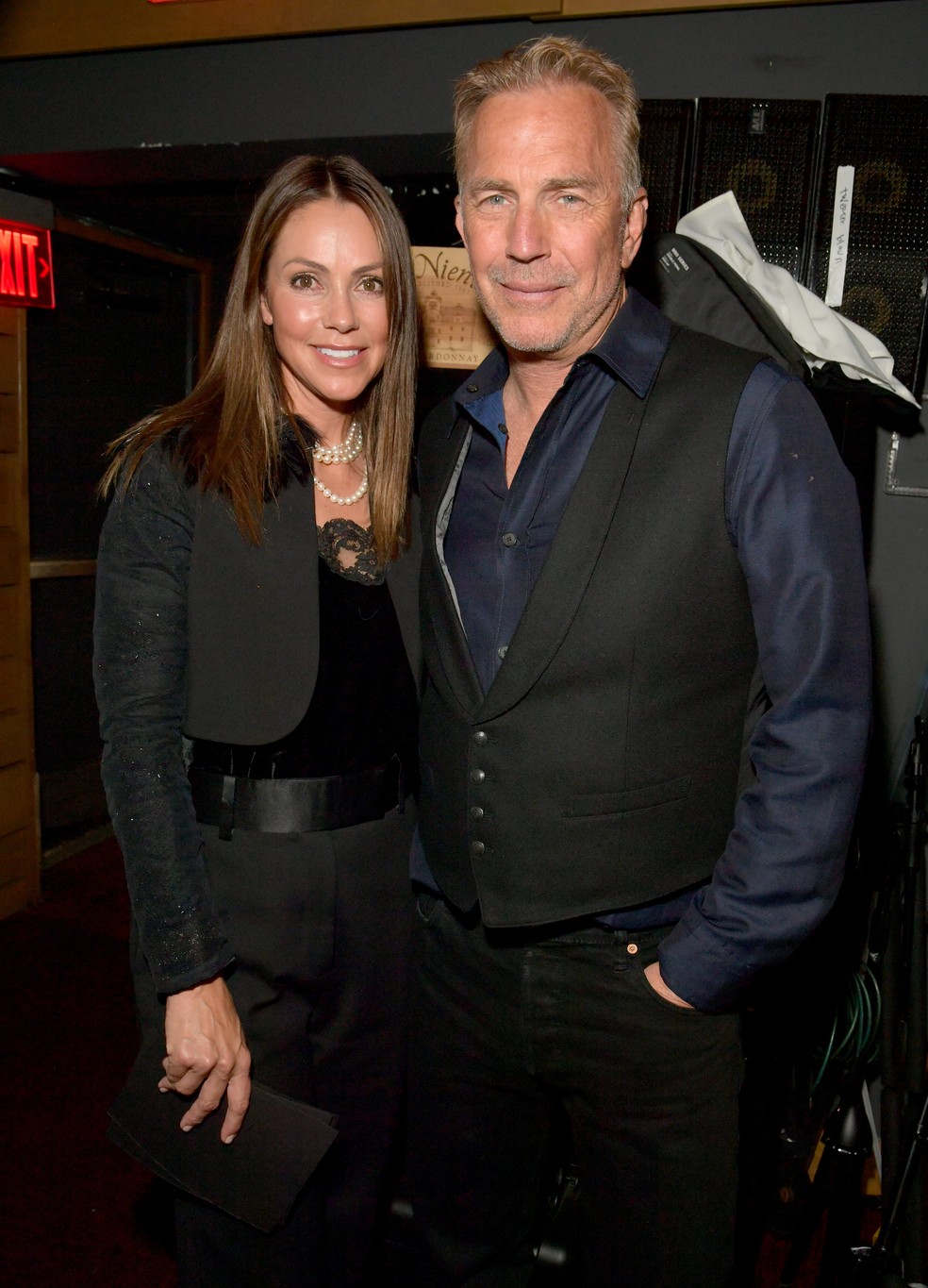 Kevin Costner e Christine Baumgartner — Foto: Getty Images