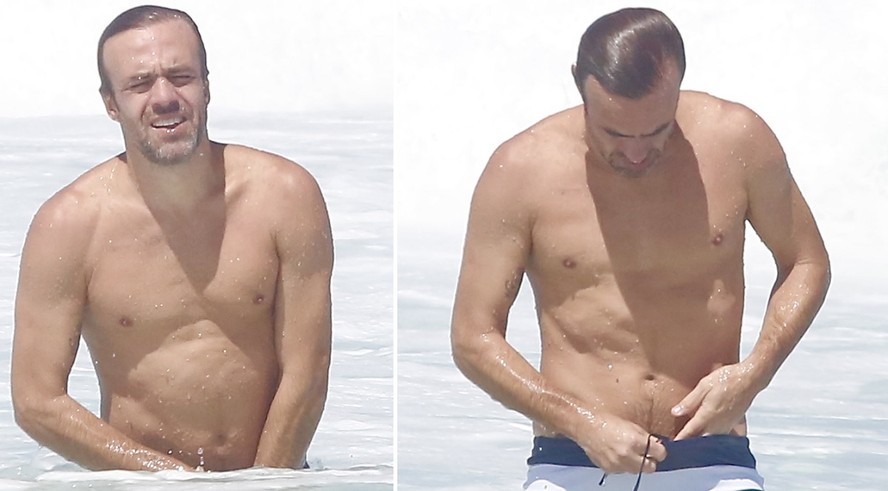 Roger Flores dá ajeitadinha em sunga após banho de mar na Barra da Tijuca