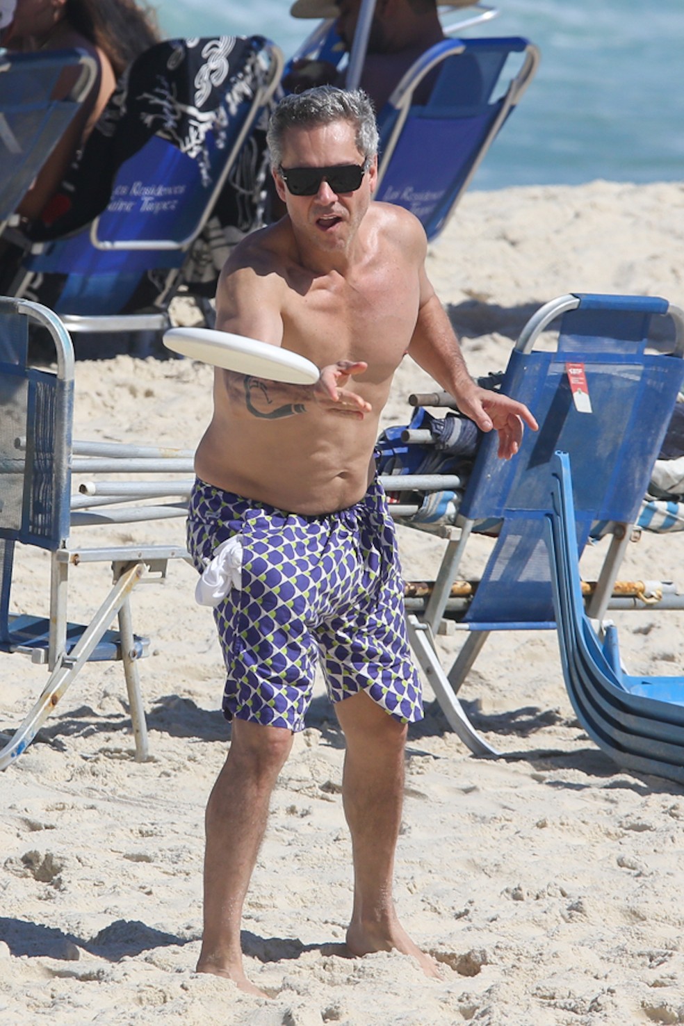 Alexandre Nero curte tarde de folga de 'Vale Tudo' com fam&iacute;lia em praia &mdash; Foto: Dilson Silva/Agnews