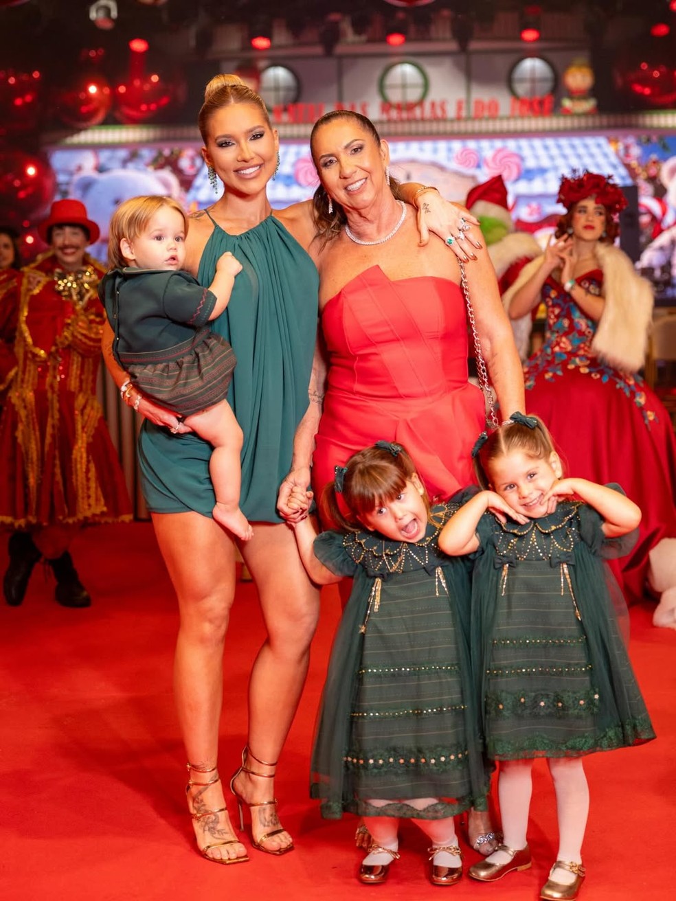 Virginia Fonseca abre álbum com a família em Natal antecipado — Foto: Reprodução/Instagram